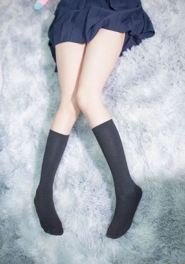 女人把衣服脱了个精光给男人亲_全集神马影院