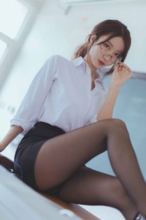 火热的领居_十万网红美女美酱